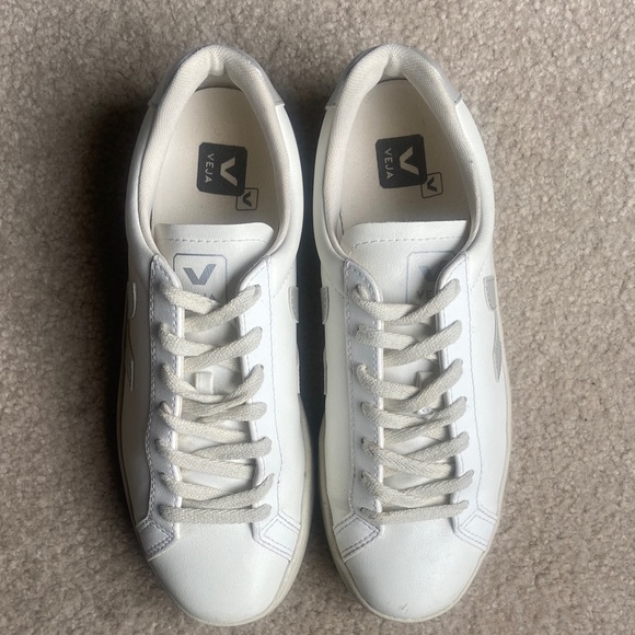 Veja URCA CWL White Silver Sneakers Women’s Size 9, Retail $135 - Picture 6 of 8